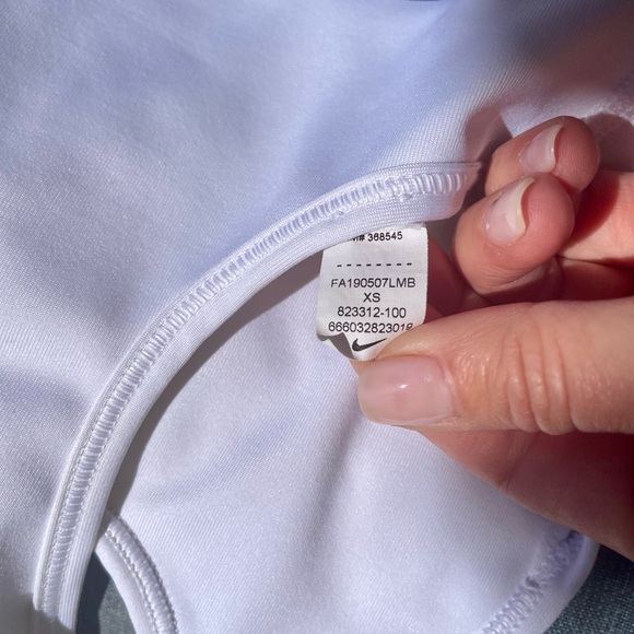 Nike sports bra white and black xs - Picture 3 of 6